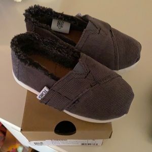 EUC Toms Little Boys Classic Shoes size 6